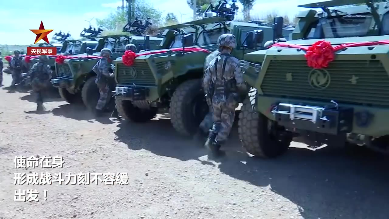 陆军官兵喜提新型防护突击车